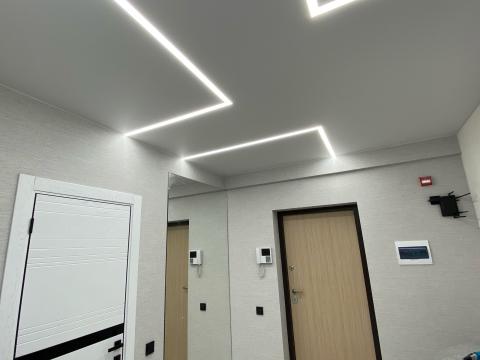 Матовый потолок в прихожей